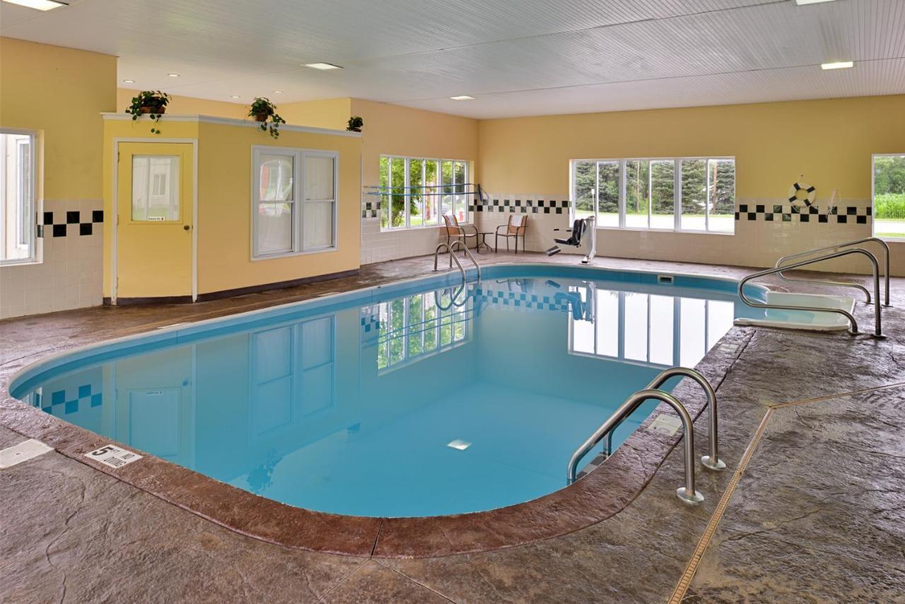 Red Roof Inn Sandusky - Милан Экстерьер фото