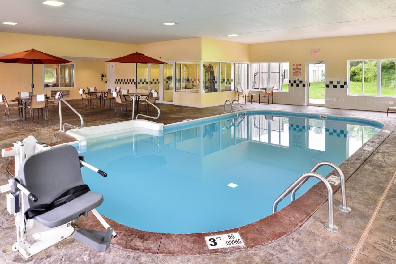 Red Roof Inn Sandusky - Милан Экстерьер фото
