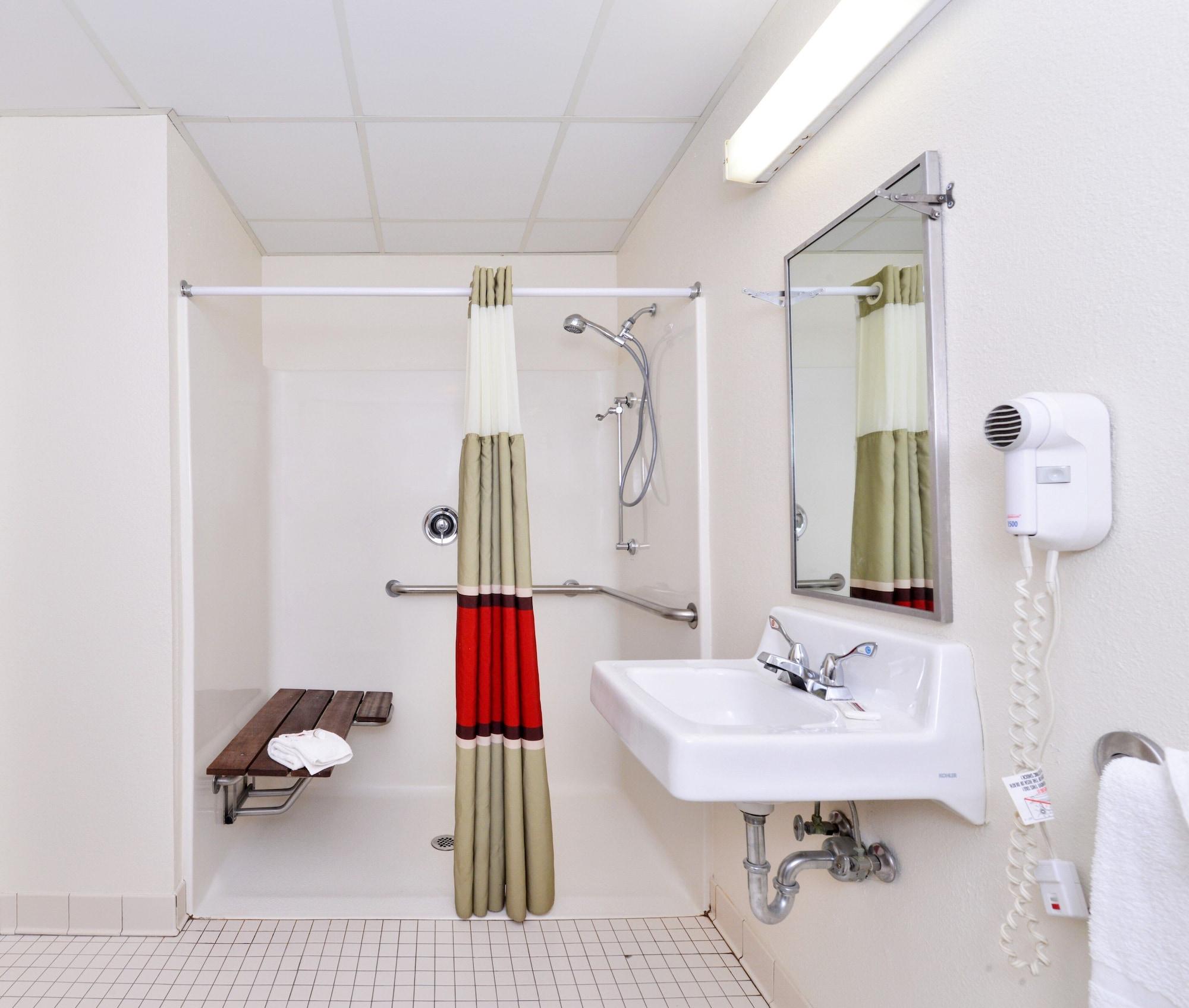 Red Roof Inn Sandusky - Милан Экстерьер фото