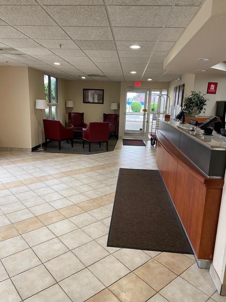 Red Roof Inn Sandusky - Милан Экстерьер фото
